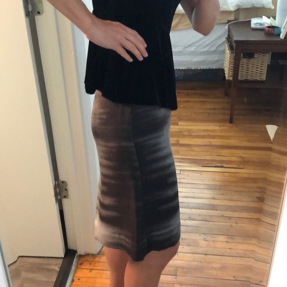 Sale 🎉 BCBG silk pencil skirt - Picture 3 of 8